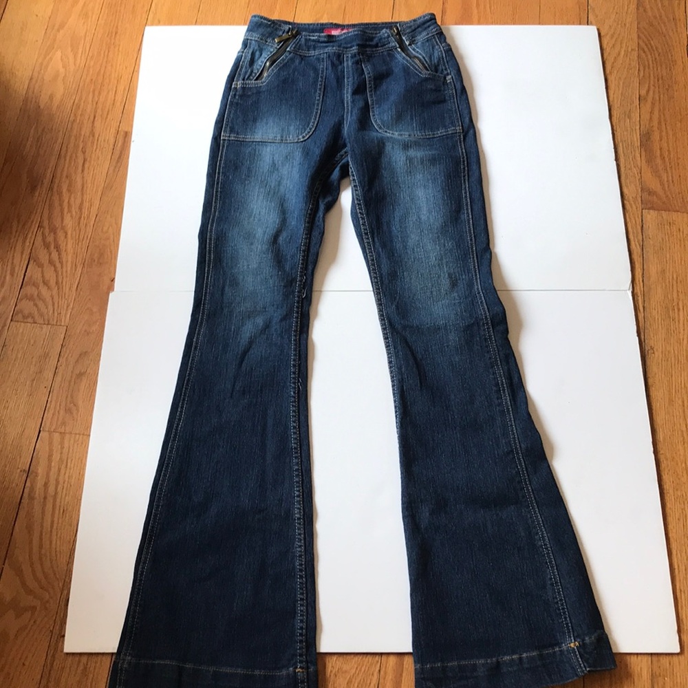 2 pair size 26 jeans, Skinny and Flare. Forever 21